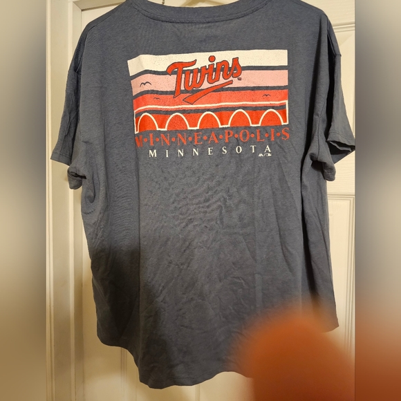 NWOT Minnesota Twins T-shirt. Size:M. - Picture 2 of 5